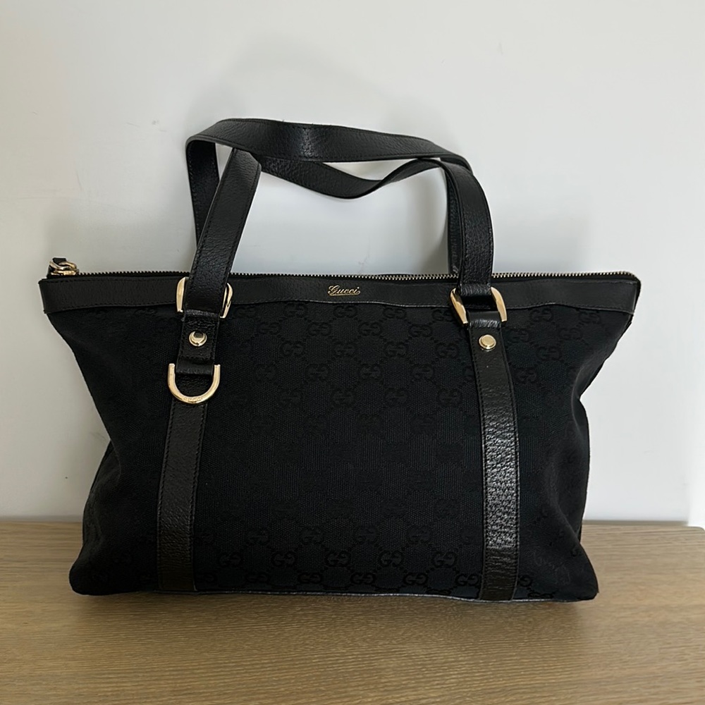 Gucci GG Supreme Abbey Medium Tote